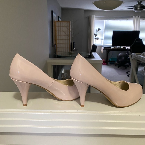 Steve Madden Neutrals Tan Heels Pumps - Picture 1 of 1